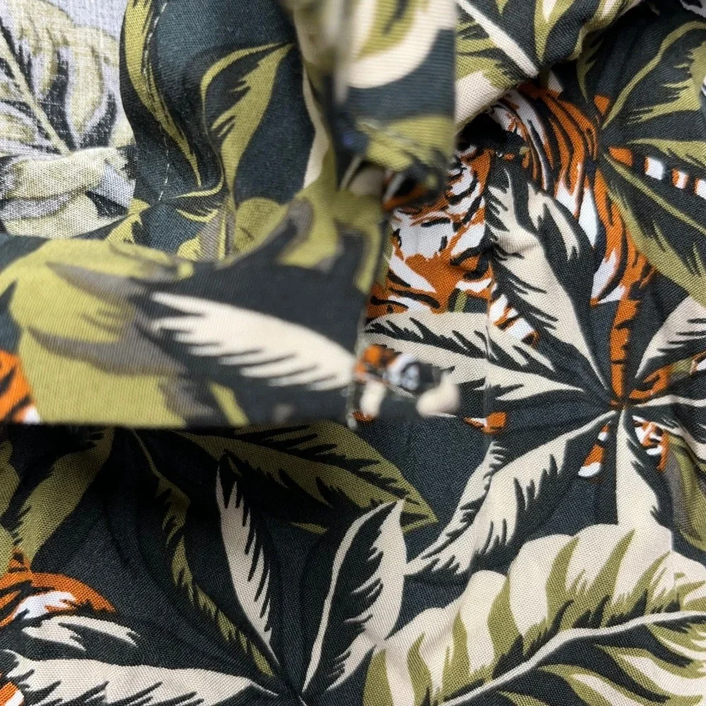 Banana Republic Mens M Standard Fit Tropical Tiger Leaf‎ Print Rayon Shirt Olive